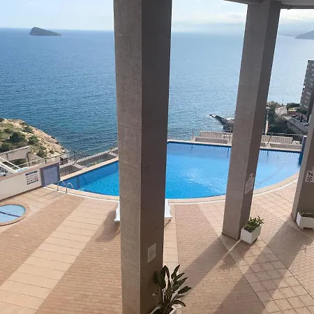4 Personas Frente Al Mar Benidorm
